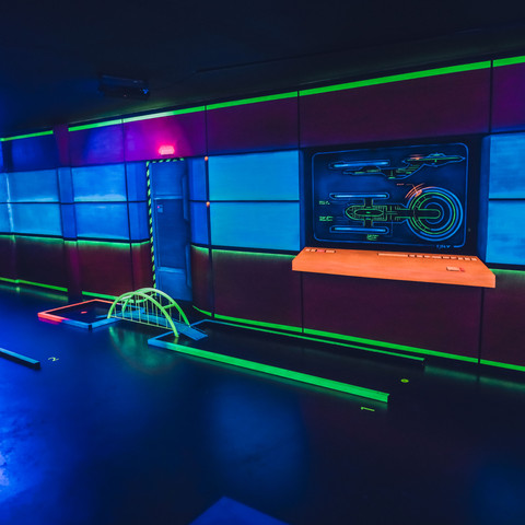 BLACKLUXX® BLACKLUXX® - 3D Schwarzlicht Minigolf DresdenBLACKLUXX® - 3D black light mini golf in Dresden