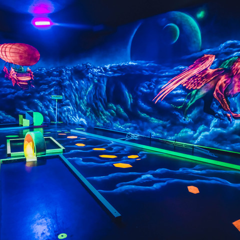 BLACKLUXX® BLACKLUXX® - 3D Schwarzlicht Minigolf DresdenBLACKLUXX® - 3D black light mini golf in Dresden