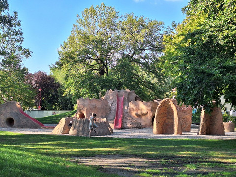 12 - Supervulkan-Zentrum R├Âcknitz - Spielplatz Fred Porphyrstein - Foto Kathleen Schramm.jpg