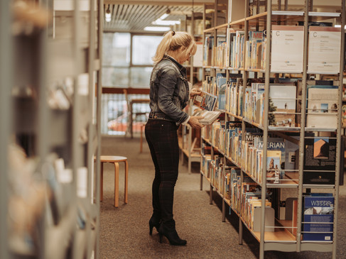 Bibliothek 3.jpg