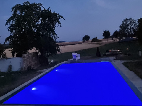 Pool bei Nacht