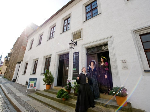 Multimediale Ausstellung Wurzel und Flügel