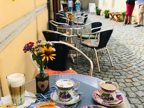 Kaffee- und Kuchenauswahl Weincafé „Anno 1272“