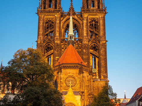 Dom von außen