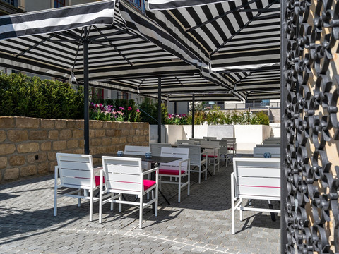 Restaurantterrasse im Innenhof