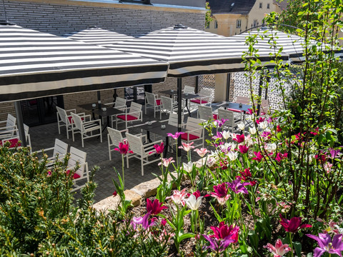 Restaurantterrasse im Innenhof