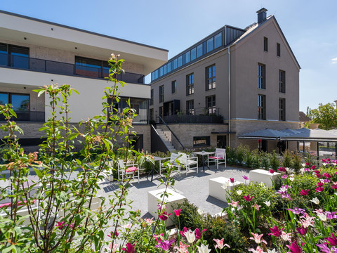 Restaurantterrasse im Innenhof