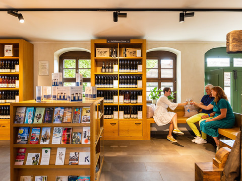 Touristischer Infopunkt Hoflößnitz, mit Vinothek im Weingut