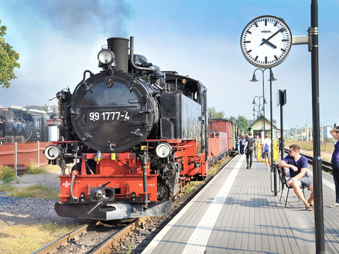 Lößnitzgrundbahn am Bahnhof Radebeul Ost