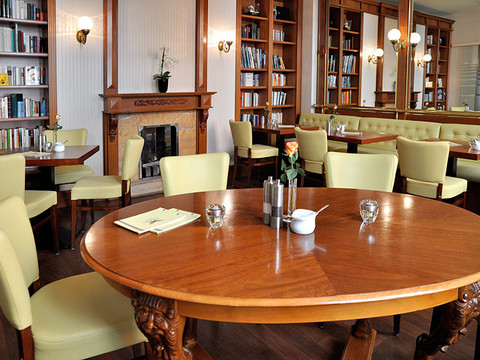 Kaminzimmer Lloyd's Café & Bar