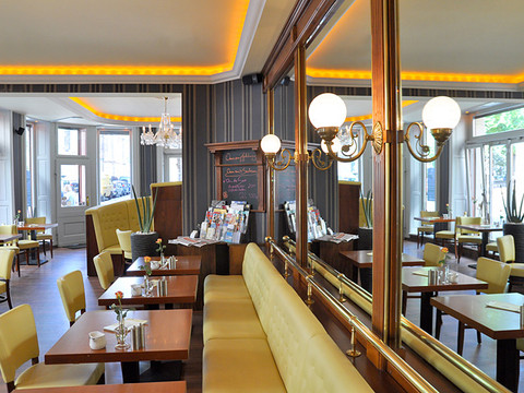 Vorderbereich Lloyd's Café & Bar