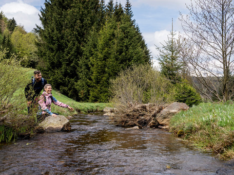 am Fluss in Hemmschuh