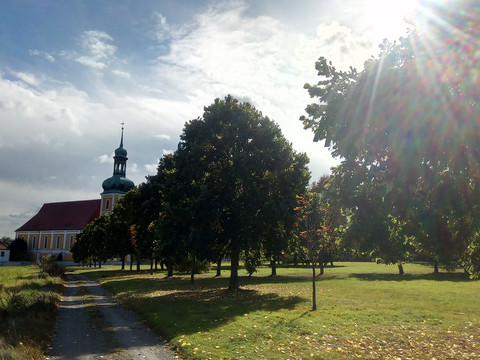 Weg von der Festwiese zur Wallfahrtskirche Rosenthal