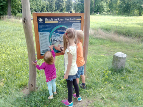 Interaktive Infotafel am Eiszeitlehrpfad Neschwitz