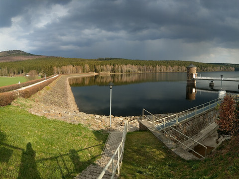 Talsperre Cranzahl mit Berg Bärenstein