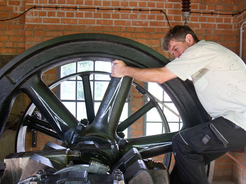 Der Rohölmotor im Museum