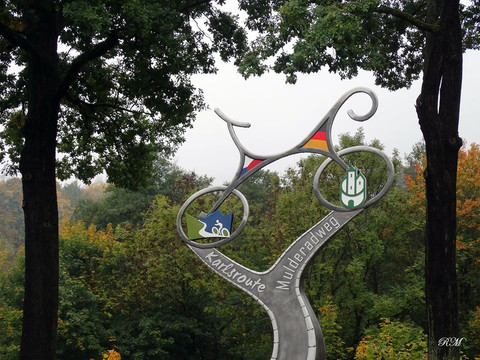 Skulptur am Radwegekreuz in Blauenthal