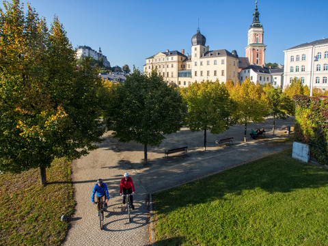 Elsterradweg am Unteren Schloss Greiz