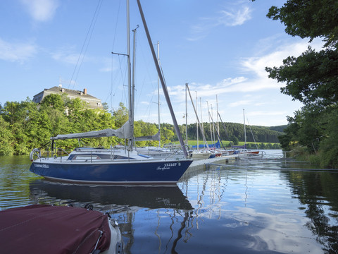 Boote an der Talsperre Pirk