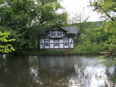 Im Greizer Park - das Schwanenhaus
