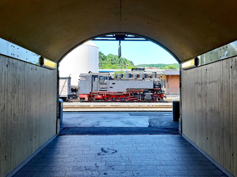 Durchgang zum Bahnsteig