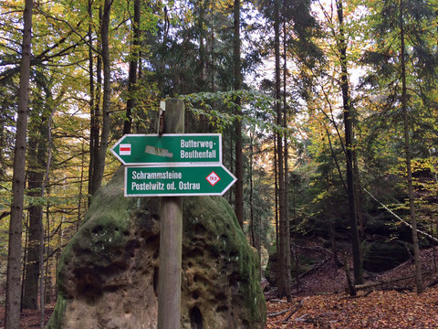 Wegweiser nach dem Abstieg von der Hohen Liebe