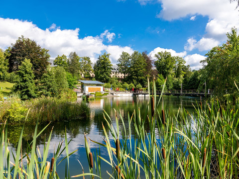 Kurparksee mit Konzertplatz