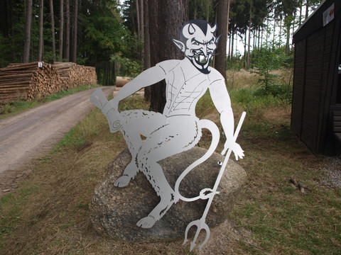 Teufel wartet auf Matthes (Laser-Tech Olbernhau GmbH)