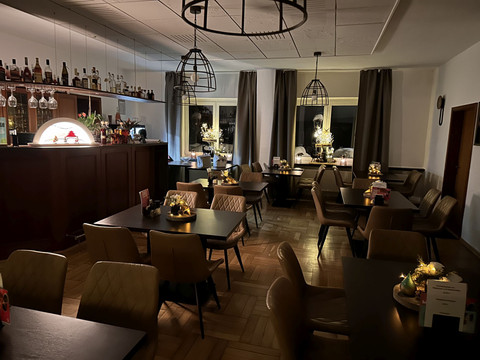 Gastraum mit Theke Kapellenstein