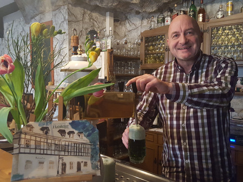 Grünes Bier im Ratskeller Geising