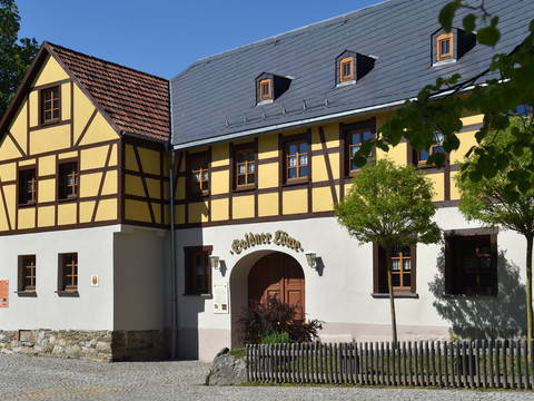 Ensemble Hillersches Gut und Vereinshaus Goldner Löwe