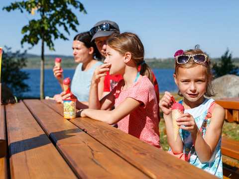 Rund um den Berzdorfer See ist auch für das leibliche Wohl gesorgt