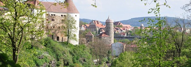 Frühlingsblick auf den Burgwasserturm der Bautzener Ortenburg