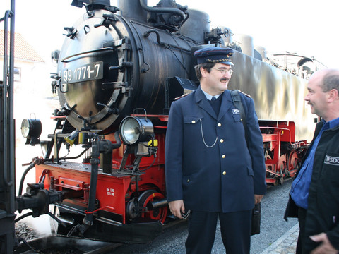 Die Eisenbahner der Weißeritztalbahn sind mit Leib und Seele dabei.