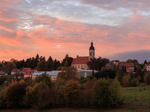 St. Jakobuskirche Pesterwitz im Abendrot