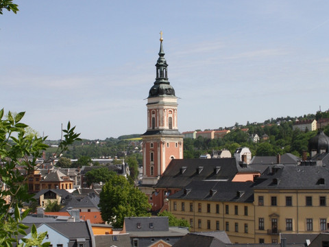 Blick auf die Stadtkirche St. Marien und das Untere Schloss Greiz