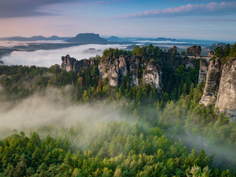 Bastei und Wehlgrund im Nebel