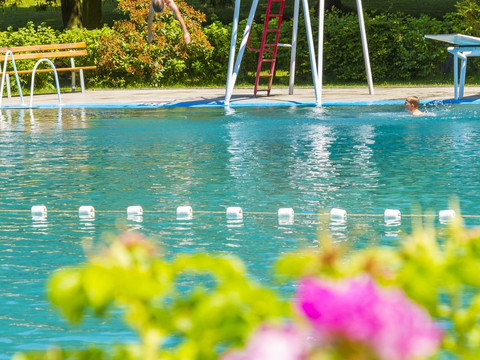 Sprung ins kühle Nass