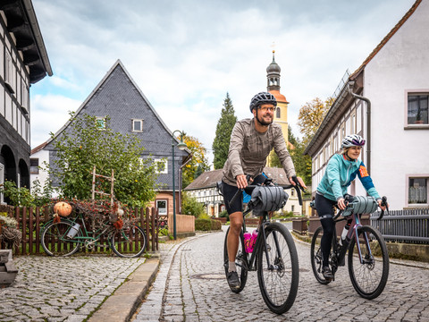 Typische Umgebindehäuser entlang des RockHead's