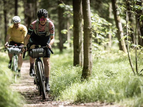 Graveln im Wald auf dem RockHead