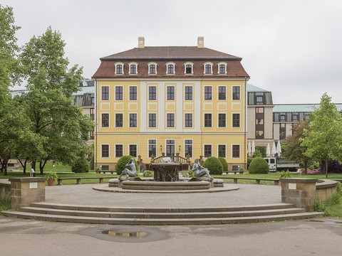 Elbseitiges Quergebäude von Pöppelmann