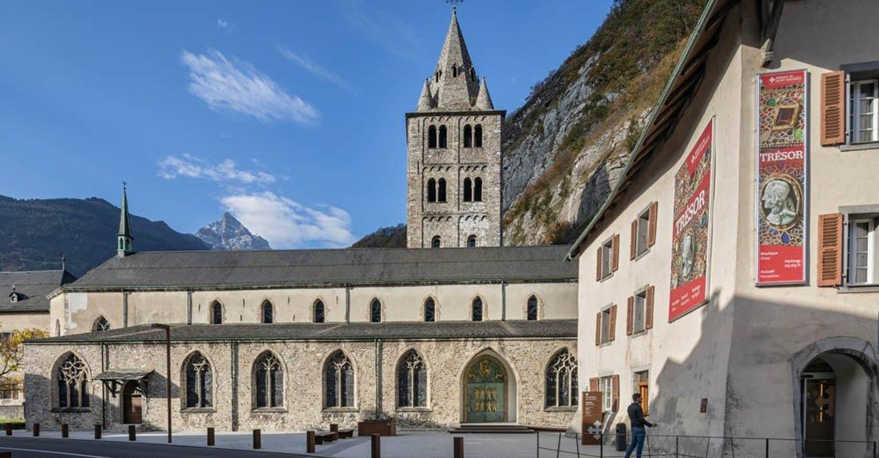 St. Maurice: Klosterkirche und Portal
