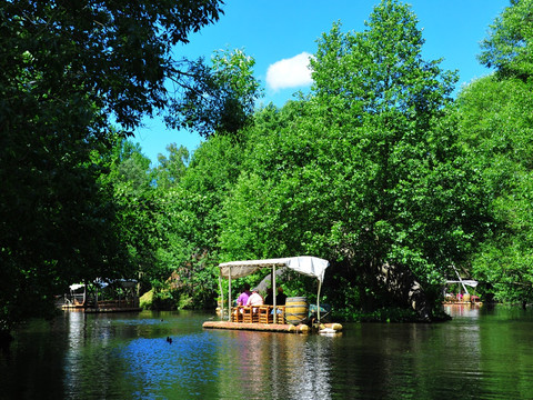 Floßfahrt im Dinoland