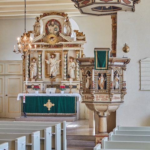 St. Martini Kirche in Adelebsen- Blick auf den Altar