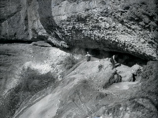 Grabungssituation Höhle_bearb