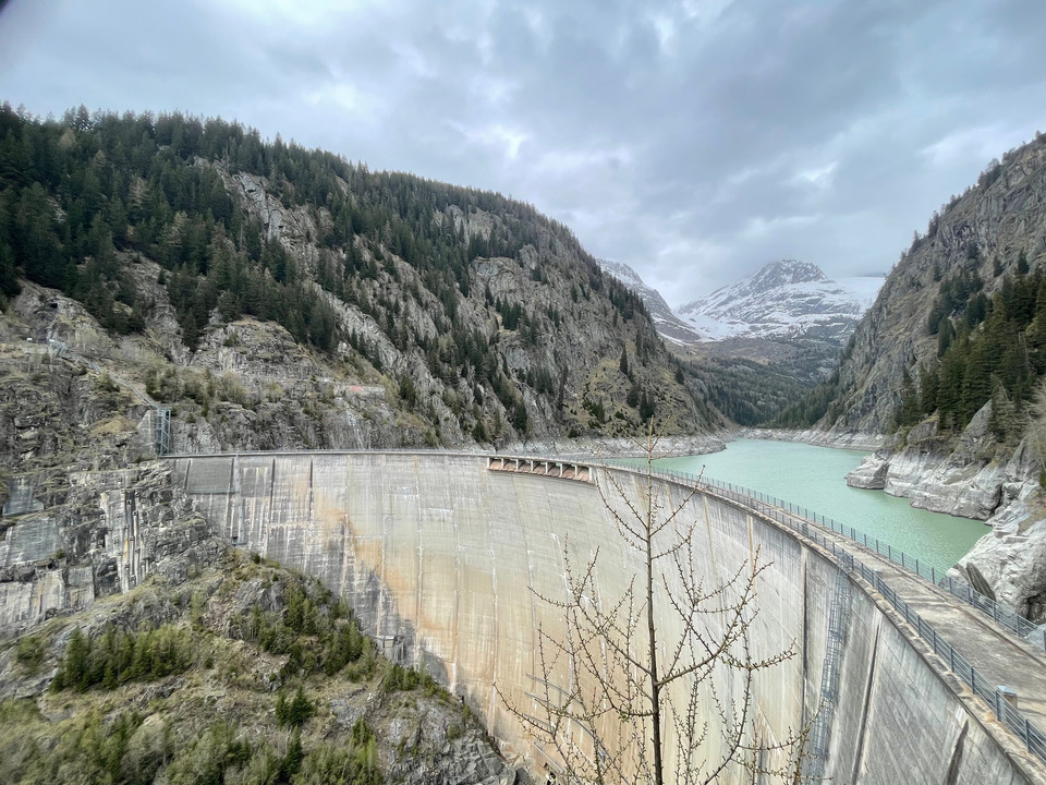 Staumauer / Stausee Gibidum