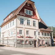 Außenansicht der Tourist-Information Klosterreichenbach