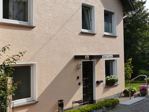Eingang Hotel Garni Schmithausen.jpg