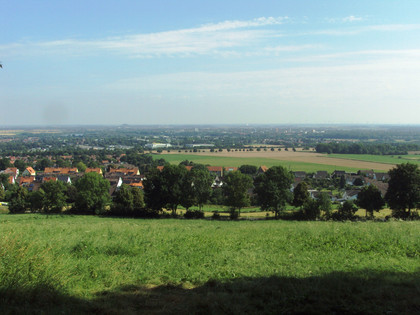 Salzgitter-Lichtenberg, Ausblick von der Kanzel am Wanderparkplatz im Höhenzug