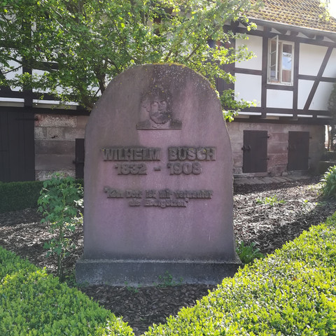 Wilhelm-Busch-Denkmalstein an der Mühle